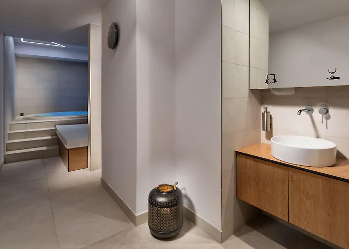 מלון Mamaison Downtown 4*